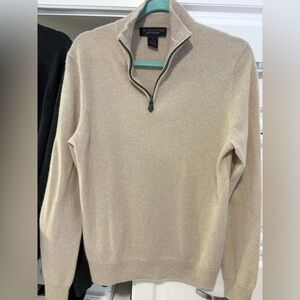 Bloomingdale's like new Men's cashmere Cream Zip-Up Sweater